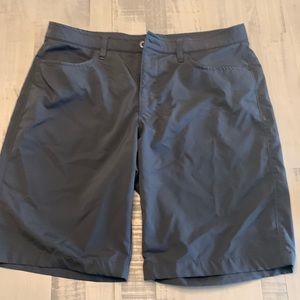 Under Armour 36” black shorts Heat Gear